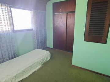 3 dormitorios   escritorio   jarin y cocheras - En Venta