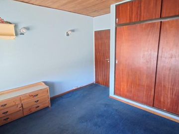 3 dormitorios   escritorio   jarin y cocheras - En Venta