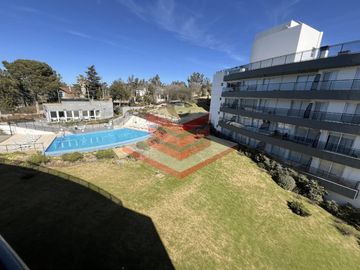 EN VENTA DEPTO DE CATEGORIA EN COMPLEJO VENETO VILLAGE EN SIQUIMAN SOBRE RUTA 38 REF: 2038