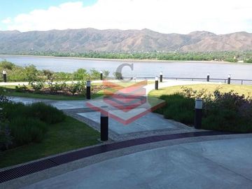 EN VENTA DEPTO DE CATEGORIA EN COMPLEJO VENETO VILLAGE EN SIQUIMAN SOBRE RUTA 38 REF: 2038