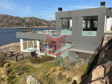 EN VENTA DEPTO DE CATEGORIA EN COMPLEJO VENETO VILLAGE EN SIQUIMAN SOBRE RUTA 38 REF: 2038