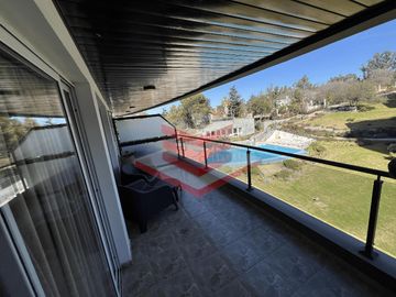 EN VENTA DEPTO DE CATEGORIA EN COMPLEJO VENETO VILLAGE EN SIQUIMAN SOBRE RUTA 38 REF: 2038