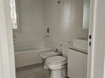 CASA EN VENTA EN ROMA al 1300 COMPLEJO CERRADO LOMAS DE SAN ISIDRO