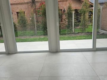 CASA EN VENTA EN ROMA al 1300 COMPLEJO CERRADO LOMAS DE SAN ISIDRO