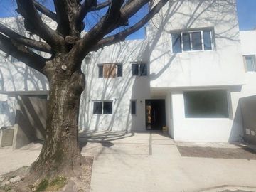 CASA EN VENTA EN ROMA al 1300 COMPLEJO CERRADO LOMAS DE SAN ISIDRO
