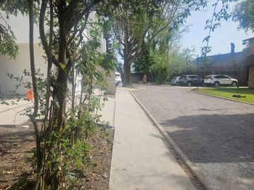 CASA EN VENTA EN ROMA al 1300 COMPLEJO CERRADO LOMAS DE SAN ISIDRO
