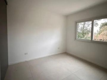 CASA EN VENTA EN ROMA al 1300 COMPLEJO CERRADO LOMAS DE SAN ISIDRO