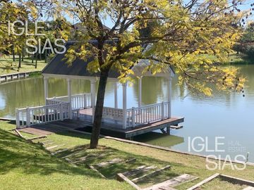 Terreno en venta al lago central en La Isla, Nordelta