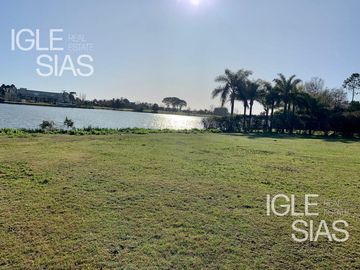 Terreno en venta al lago central en La Isla, Nordelta