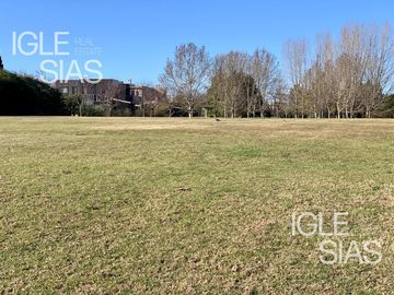 Terreno en venta al lago central en La Isla, Nordelta