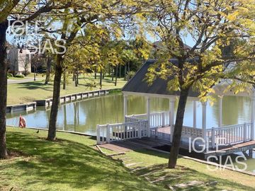 Terreno en venta al lago central en La Isla, Nordelta