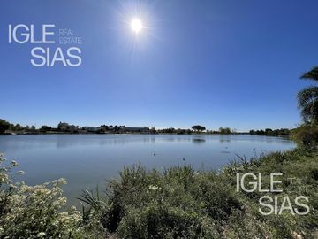 Terreno en venta al lago central en La Isla, Nordelta