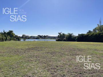 Terreno en venta al lago central en La Isla, Nordelta