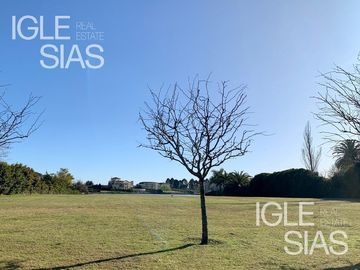 Terreno en venta al lago central en La Isla, Nordelta