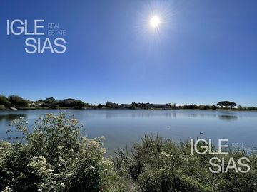 Terreno en venta al lago central en La Isla, Nordelta