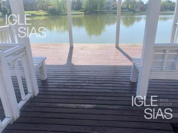 Terreno en venta al lago central en La Isla, Nordelta