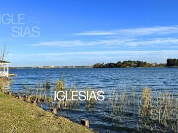Terreno en venta al lago central en La Isla, Nordelta
