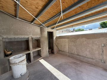 Jujuy 3200 - Casa Calcáreo 3 dormitorios con COCHERA TERRAZA