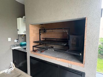 Casa 4 ambientes en Santa Elena, Pilar del este.