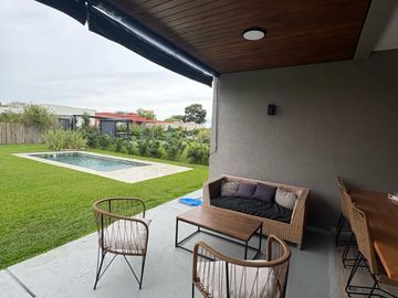 Casa 4 ambientes en Santa Elena, Pilar del este.