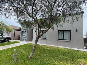 Casa 4 ambientes en Santa Elena, Pilar del este.