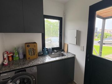 Casa 4 ambientes en Santa Elena, Pilar del este.