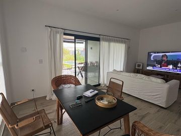 Casa 4 ambientes en Santa Elena, Pilar del este.