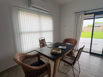 Casa 4 ambientes en Santa Elena, Pilar del este.