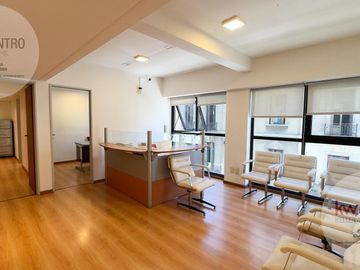 | Venta |  oficina | Sala de reuniones | 3 despachos | 3 baños | cocina |