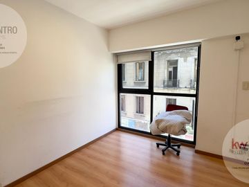 | Venta |  oficina | Sala de reuniones | 3 despachos | 3 baños | cocina |