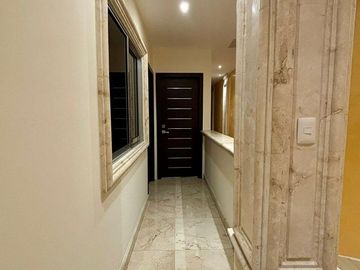 RENTA DE TOWNHOUSE AMUEBLADO DE LUJO EN MONTEBELLO