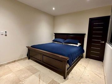 RENTA DE TOWNHOUSE AMUEBLADO DE LUJO EN MONTEBELLO