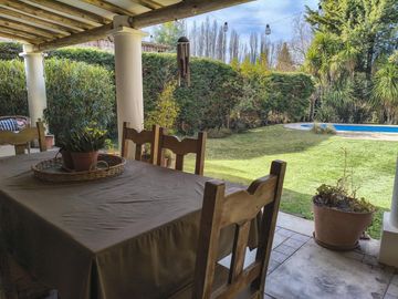 CASA EN VENTA BARRIO EL REMANSO, CHACRAS DE CORIA CON TOUR VIRTUAL