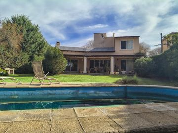 CASA EN VENTA BARRIO EL REMANSO, CHACRAS DE CORIA CON TOUR VIRTUAL