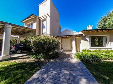 CASA EN VENTA BARRIO EL REMANSO, CHACRAS DE CORIA CON TOUR VIRTUAL