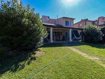 CASA EN VENTA BARRIO EL REMANSO, CHACRAS DE CORIA CON TOUR VIRTUAL