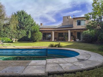 CASA EN VENTA BARRIO EL REMANSO, CHACRAS DE CORIA CON TOUR VIRTUAL