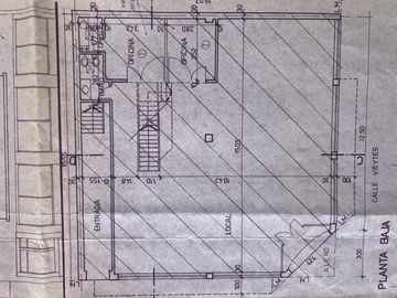 Edificio Comercial en  Avenida Hipólito Yrigoyen