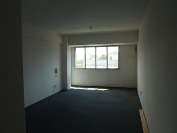 Edificio Comercial en  Avenida Hipólito Yrigoyen