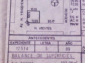 Edificio Comercial en  Avenida Hipólito Yrigoyen