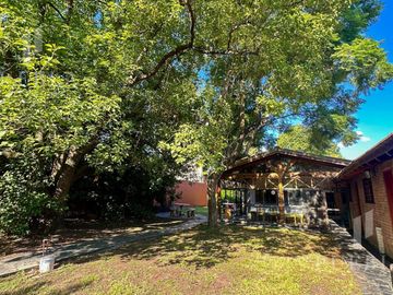 Casa en venta en ituzaingó con Piscina y Quincho.