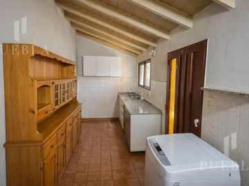 Casa en venta en ituzaingó con Piscina y Quincho.