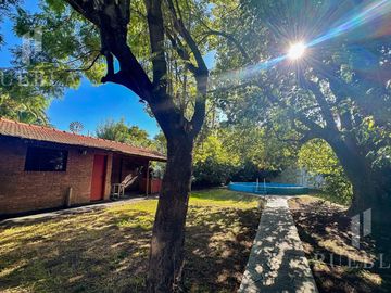 Casa en venta en ituzaingó con Piscina y Quincho.