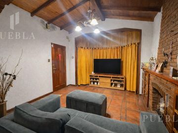 Casa en venta en ituzaingó con Piscina y Quincho.