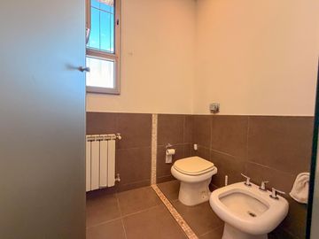 Casa en Venta, Barrio Arroyito, Rosario, 3 dormitorios c/jardín