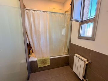 Casa en Venta, Barrio Arroyito, Rosario, 3 dormitorios c/jardín
