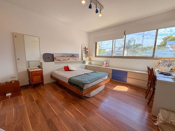 Casa en Venta, Barrio Arroyito, Rosario, 3 dormitorios c/jardín