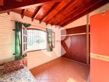 Venta de Casa 4 ambientes con Parque, Cochera y Terraza en Villa Bosch