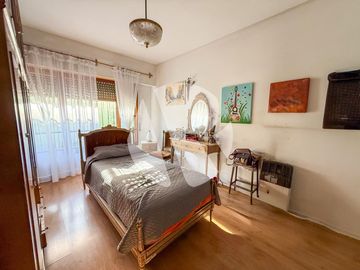 Venta de Casa 4 ambientes con Parque, Cochera y Terraza en Villa Bosch