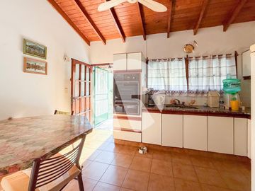 Venta de Casa 4 ambientes con Parque, Cochera y Terraza en Villa Bosch